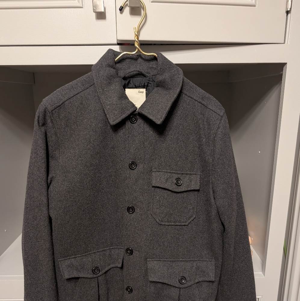 Gap Men's L wool and polyester pea coat pristine condition